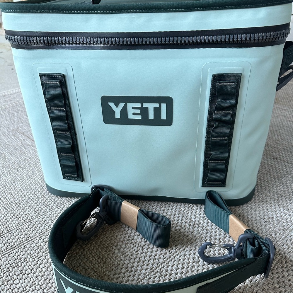 YETI Hopper Flip 18 Sagebrush Green - Picture 4 of 4